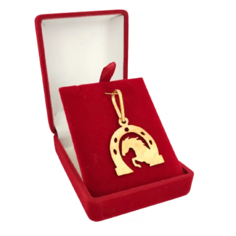 Pingente de Moeda Antiga: Ferradura com Cavalo Serrado